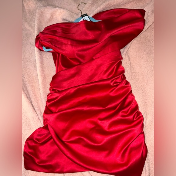 PrettyLittleThing NWT Cherry Red Premium Satin Bardot Mini Dress Size 8 - Picture 7 of 9